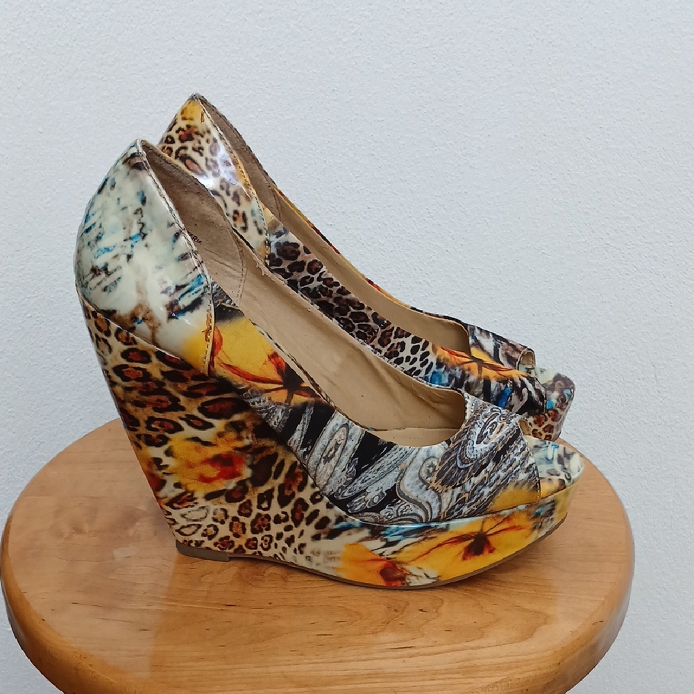 Zigi Soho Rush Leopard Floral Print Peep Toe Wedge Heels Size 9 Wild Fun Spunky